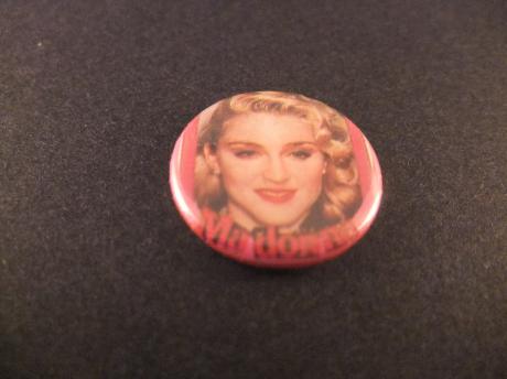 Madonna zangeres roze letters